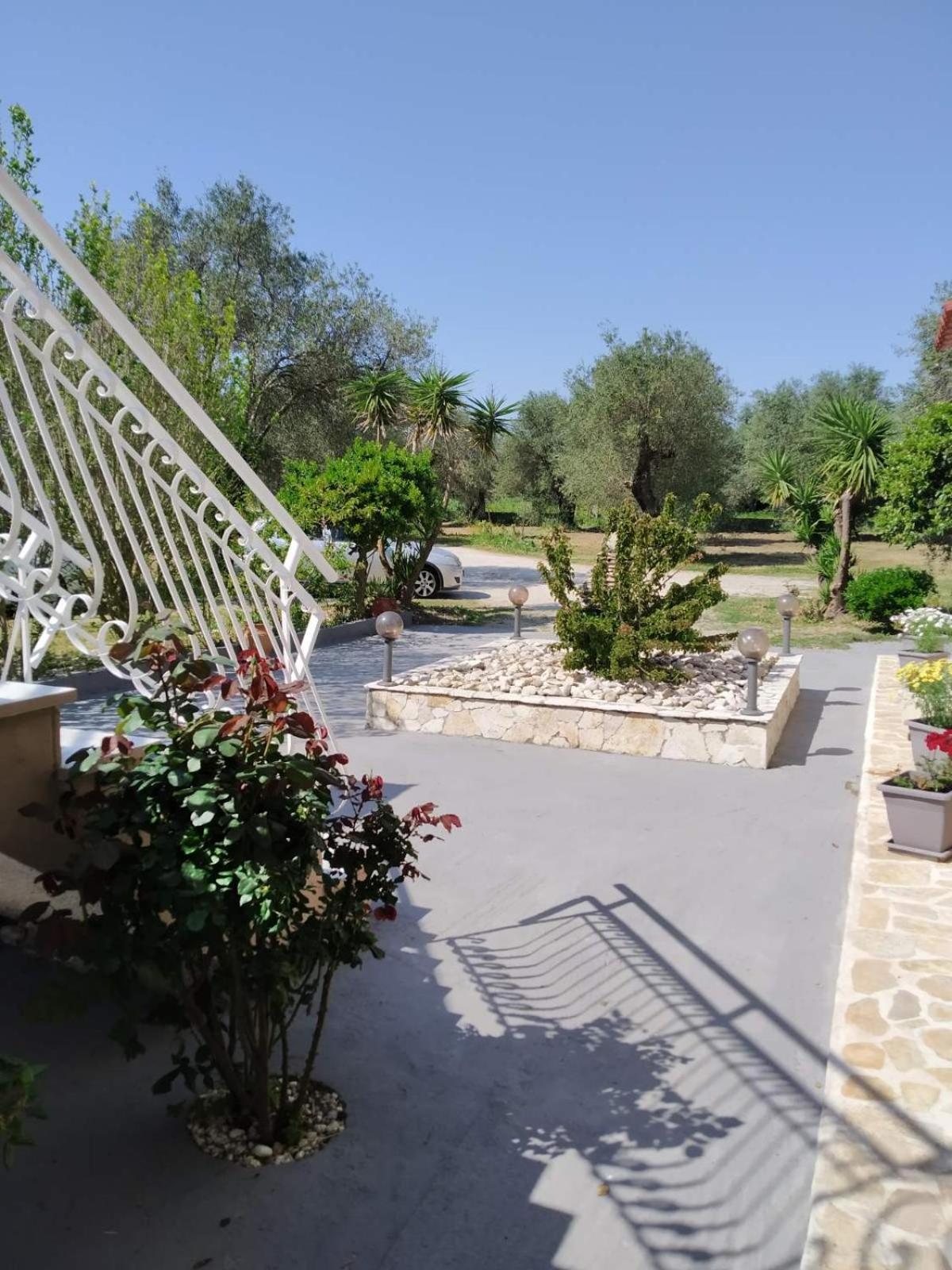 Trousas Apartments Roda  Exterior photo