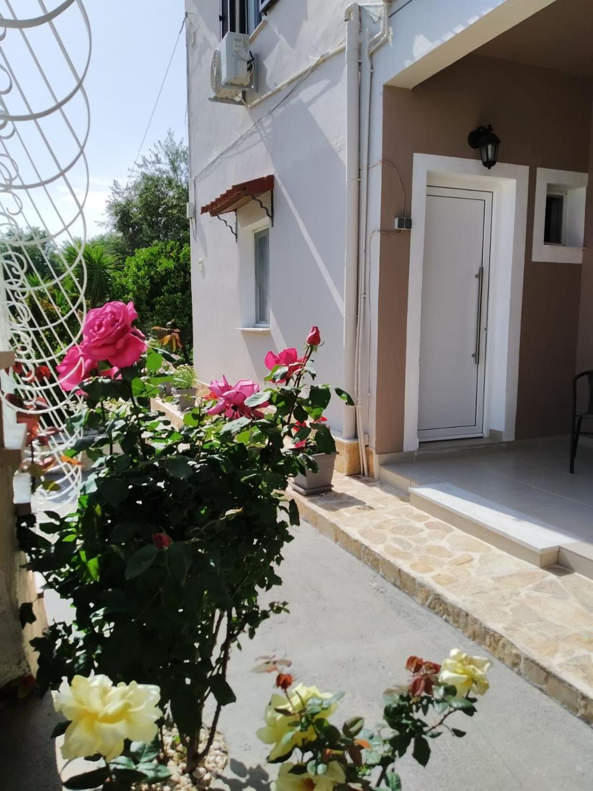 Trousas Apartments Roda  Exterior photo